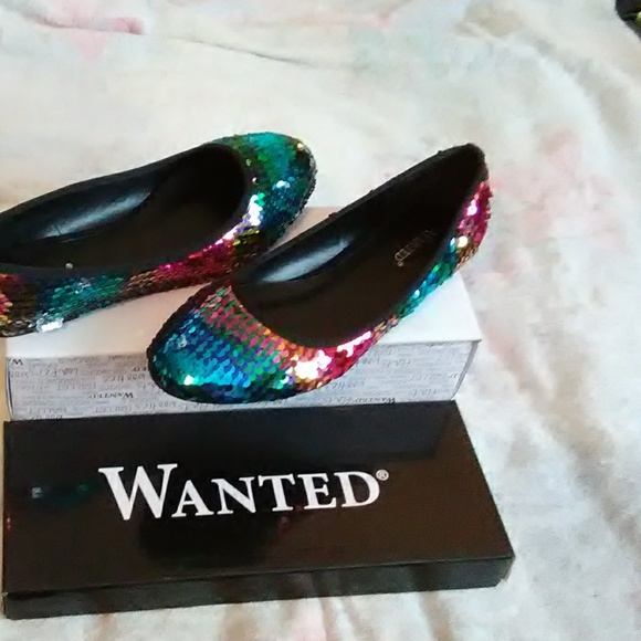 Shoes - Picture 2 of 4